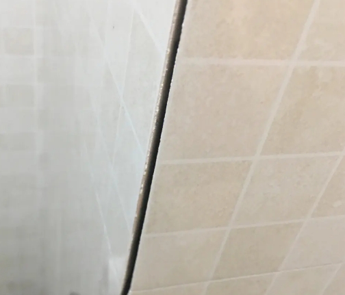 齐河瓷砖空鼓维修公司分享阳台瓷砖脱落的修复过程可以分为以下几个步骤