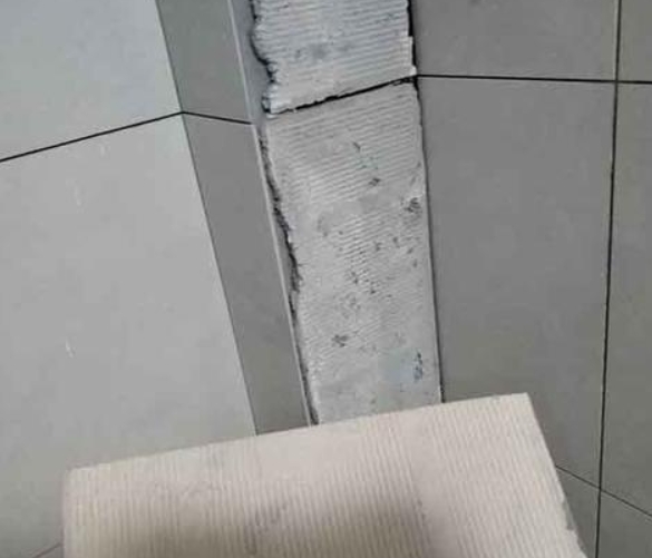 齐河瓷砖空鼓维修公司分享下厨房瓷砖脱落的补救措施。